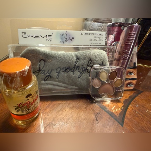 Inspirational Cosmetic Bags w/Sleep Mask, Body Wash, Shadow Palette & Mascara - Picture 3 of 11